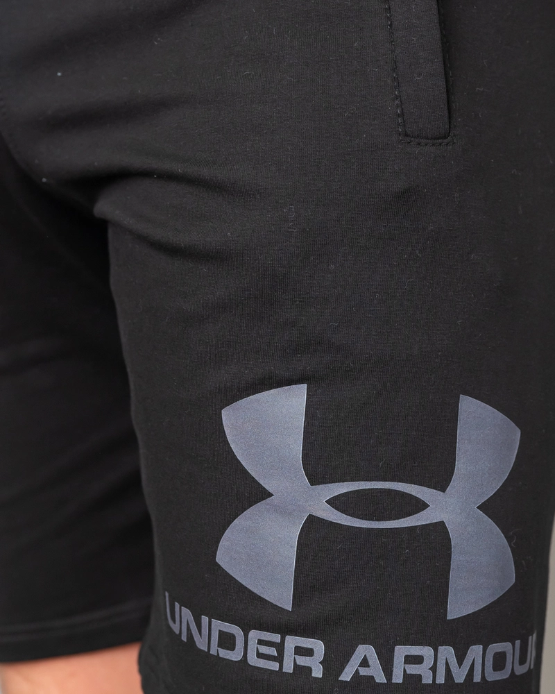 Трикотажные шорты UNDER ARMOUR