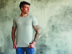Стильные мужские футболки, обзор фасонов